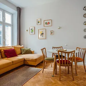 apartament-na-krakowskim-kazimierzu.krakowhotelspoland.com/